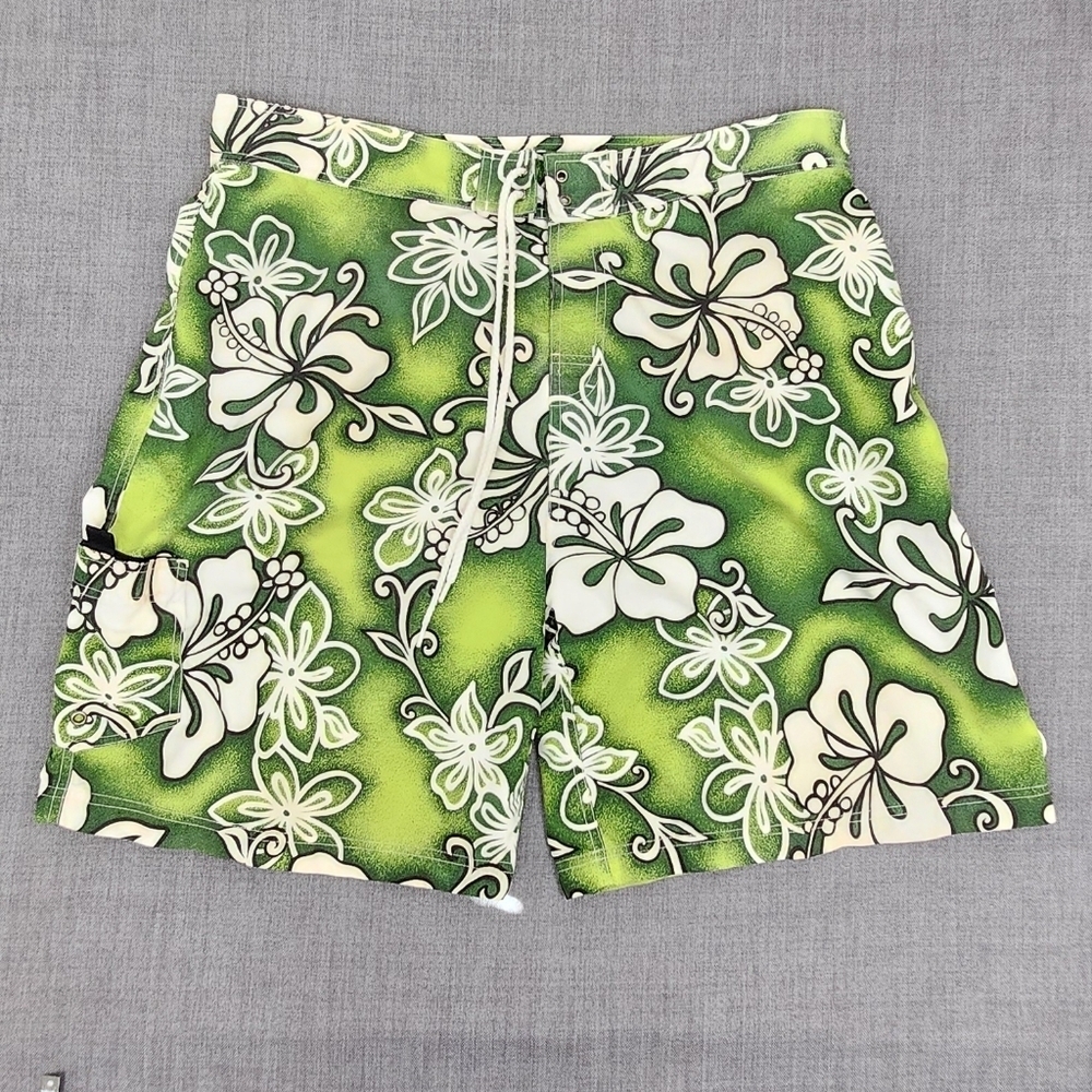 Bullhead Green and White Hawaiian Floral Print Board Shorts. 38.